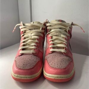 Nike Women’s Dunk-High Hoops in pack pink